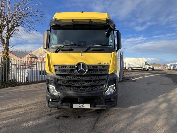 Mercedes Actros 2551